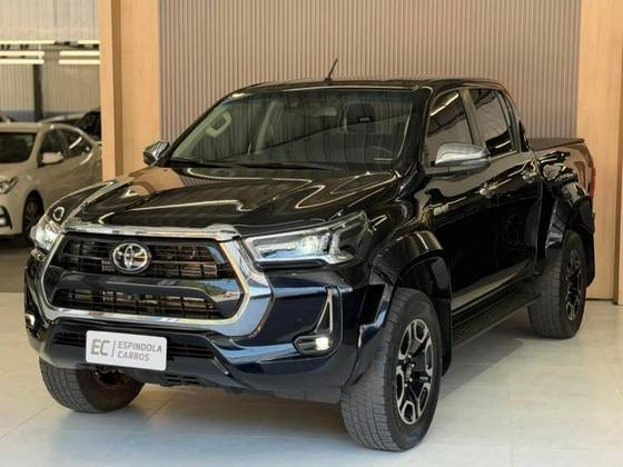 TOYOTA HILUX 2.8 D-4D TURBO DIESEL CD SRX PLUS 4X4 AUTOMÁTICO TOYOTA HILUX 2.8 D-4D TURBO DIESEL CD SRX PLUS 4X4 AUTOMÁTICO